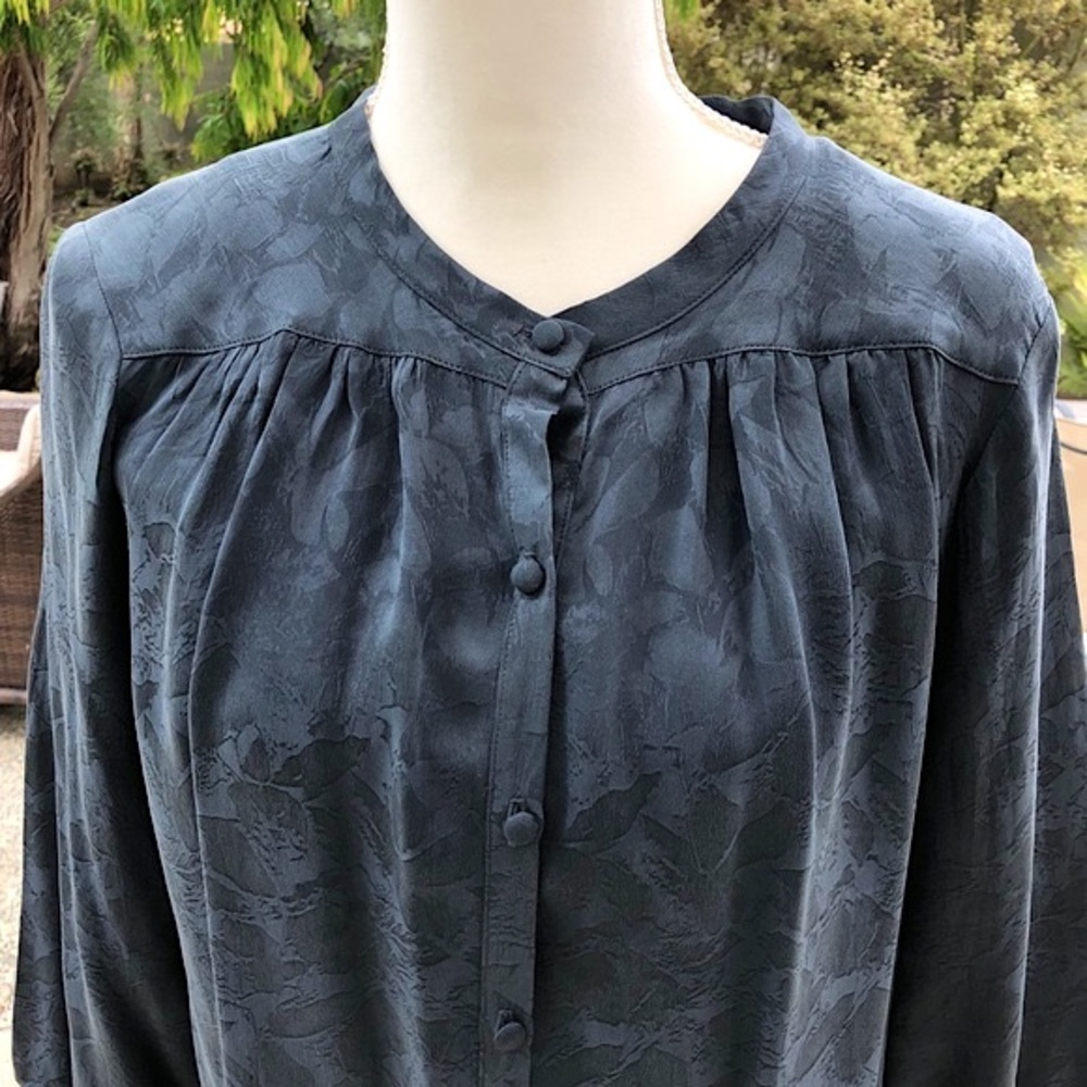 Velvet by Graham & Spencer Blue/Grey Silk Long-Sleeve Blouse, sz M